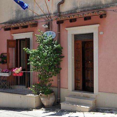 Il Giardino Di Pietra Bed and Breakfast Noto Exteriör bild