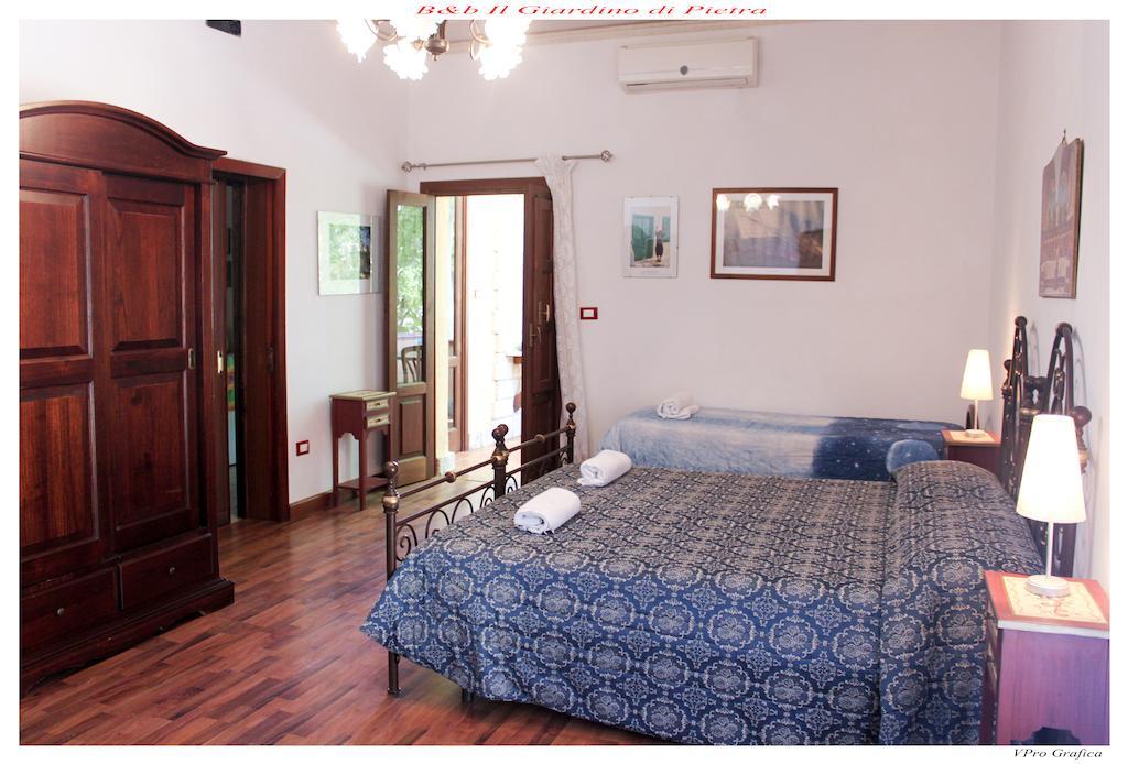 Il Giardino Di Pietra Bed and Breakfast Noto Rum bild