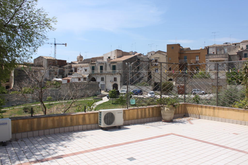 Il Giardino Di Pietra Bed and Breakfast Noto Exteriör bild