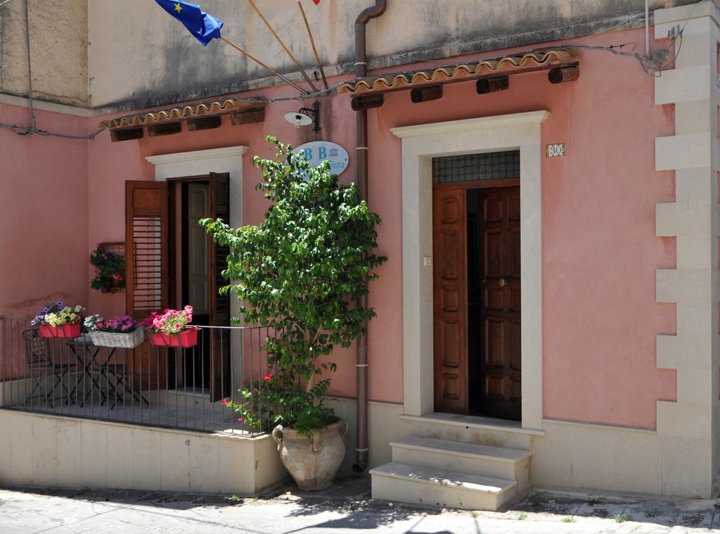 Il Giardino Di Pietra Bed and Breakfast Noto Exteriör bild
