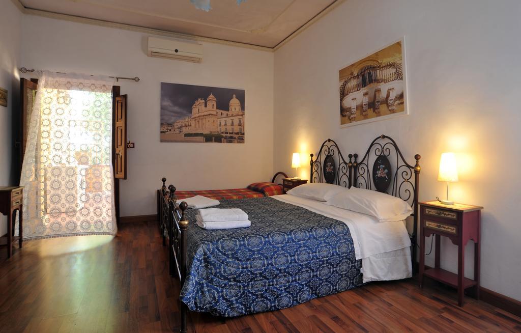 Il Giardino Di Pietra Bed and Breakfast Noto Exteriör bild