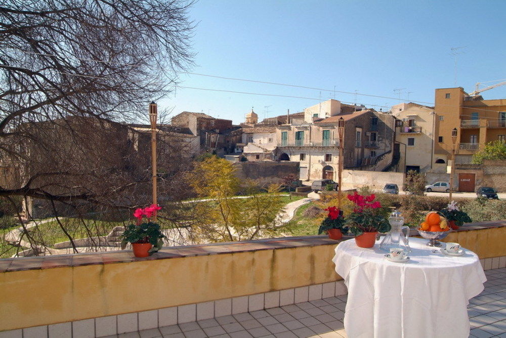 Il Giardino Di Pietra Bed and Breakfast Noto Exteriör bild